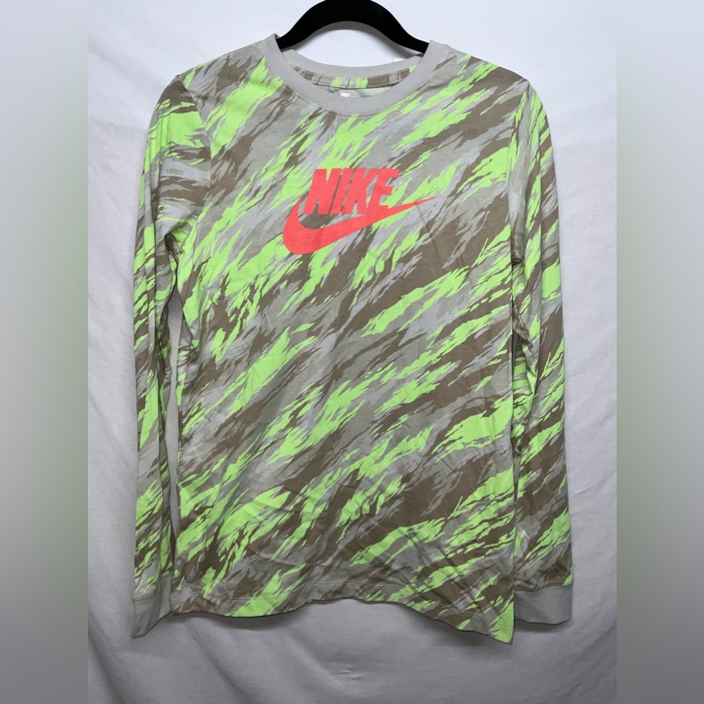 NWT Nike Green and Gray Camouflage Kids Shirt size XL  with orange logo